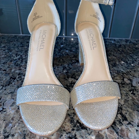 Michael Shannon heels! - Picture 2 of 6